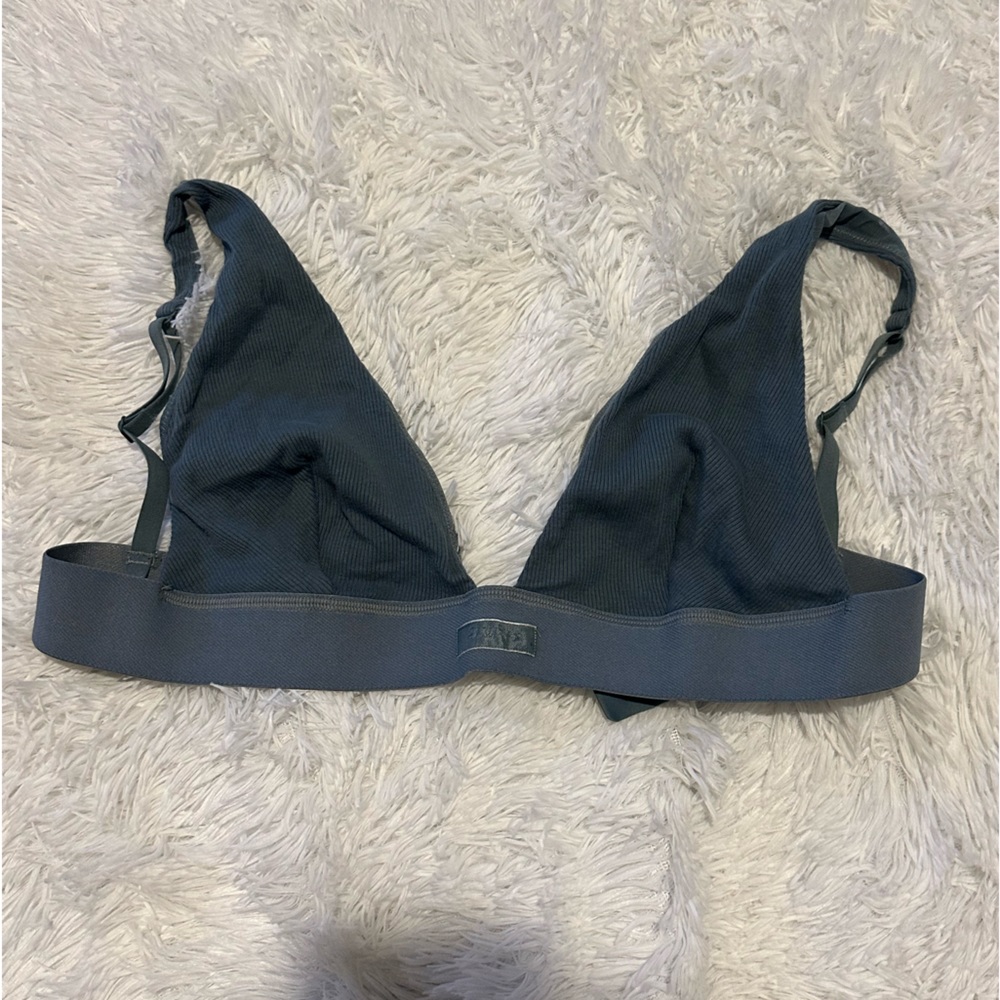 SKIMS cotton plunge bralette never worn!! Kyanite color
